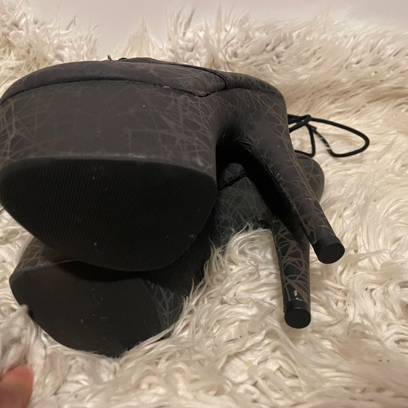 Pleaser ADORE-1020REFL, Exotic Lace-Up Front Ankle Boot Stripper **DAMAGED** - Picture 4 of 15